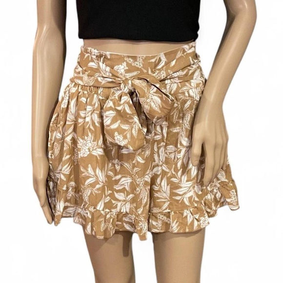 &merci Pants - Women’s Tan Floral Tie-Waist Skort
